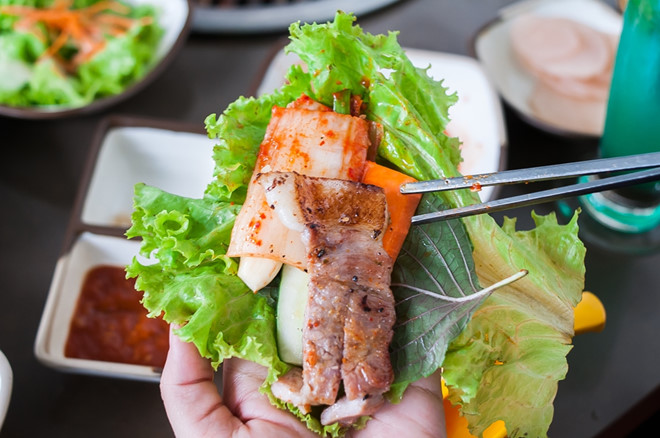 thịt ba chỉ ăn kèm kim chi