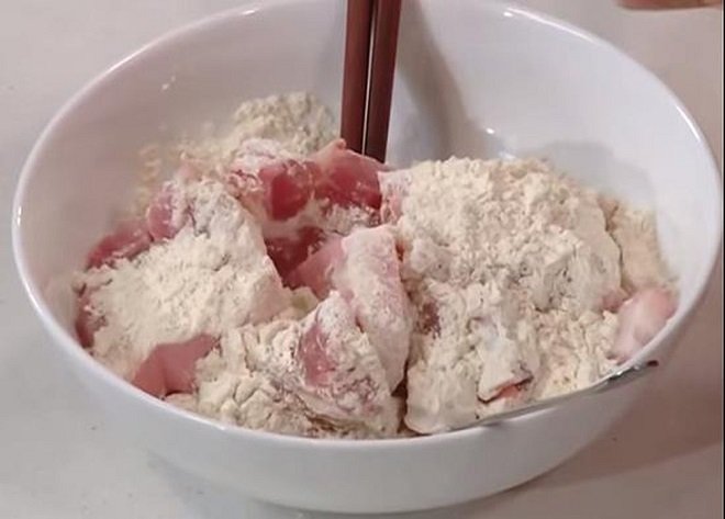 tẩm bột chiên thịt