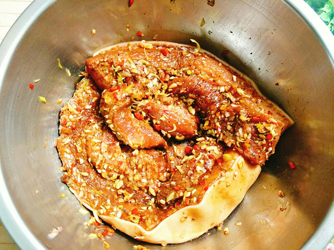 Thịt ba chỉ ướp sả ớt