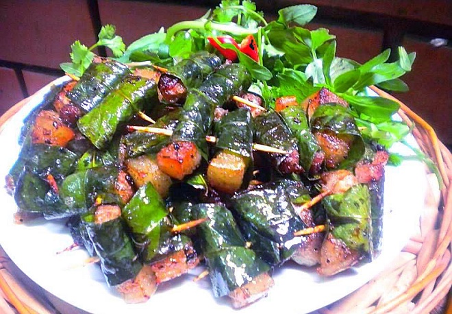 Ba rọi xào lá móc mật