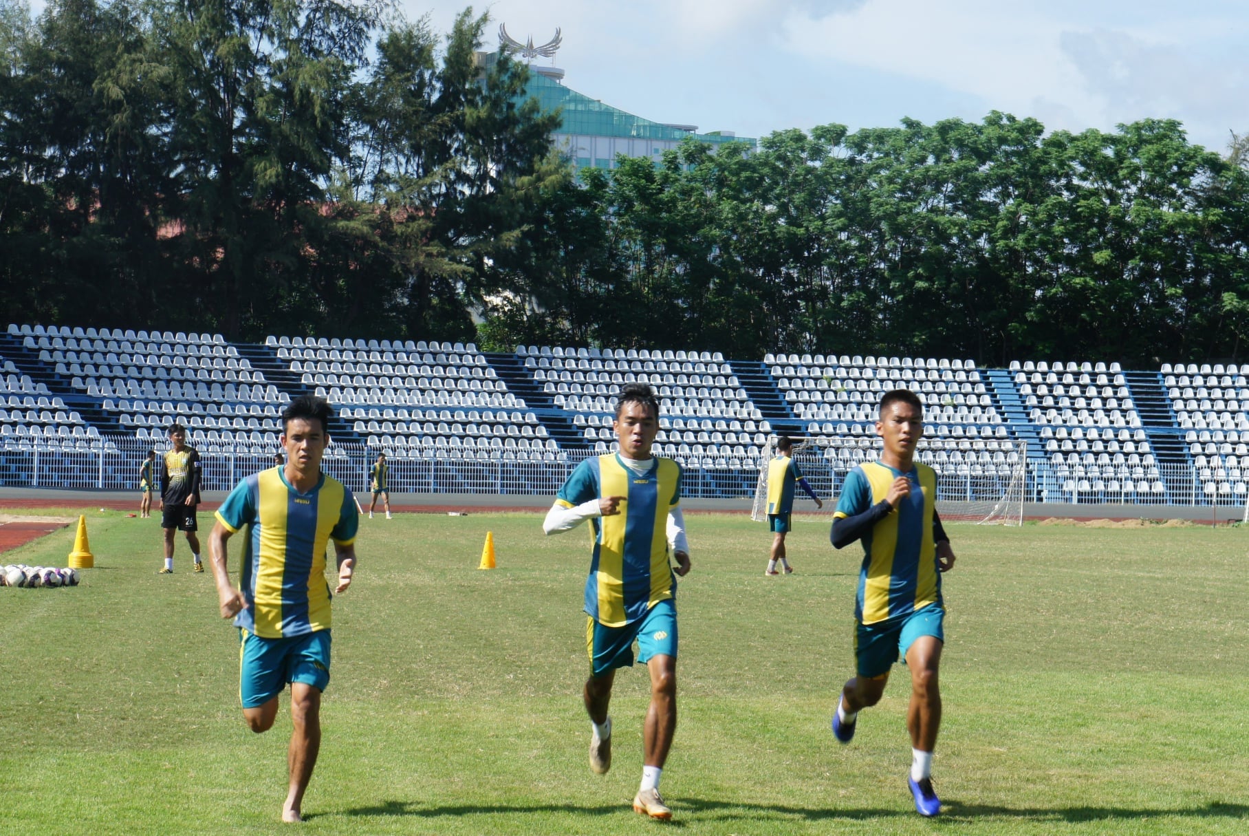 Chủ tịch CLB Cần Thơ: 'Làm bóng đá không thể thiếu bầu Đức, bầu Hiển' | Bóng đá | Vietnam+ (VietnamPlus)