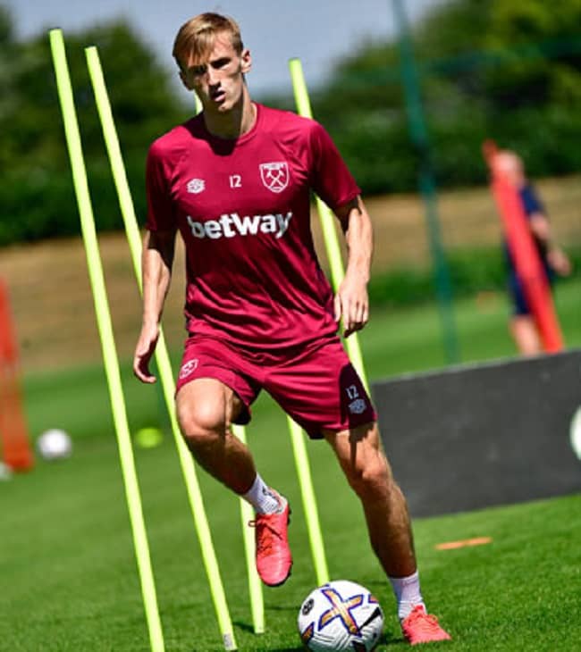 Flynn Downes - Tiểu sử, Tuổi, Chiều cao, Giá trị ròng, Sự kiện, Quốc tịch