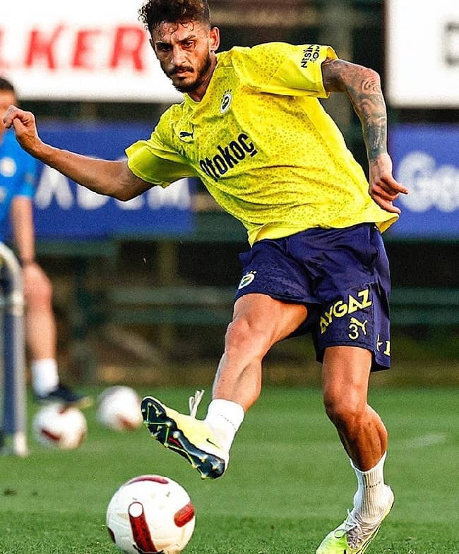 Samet Akaydin Là Ai? Tiểu Sử Và Sự Nghiệp Cầu Thủ Thổ Nhĩ Kỳ