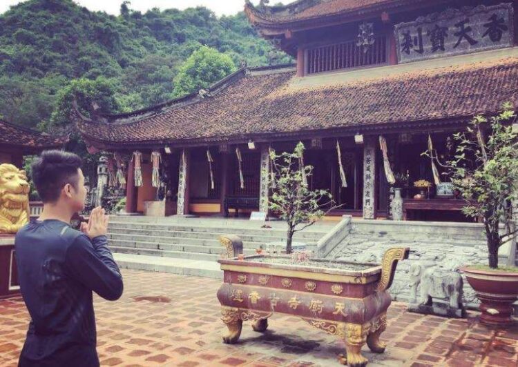 Mơ thấy đi chùa đánh con gì? Là điềm gì? Đánh số mấy?