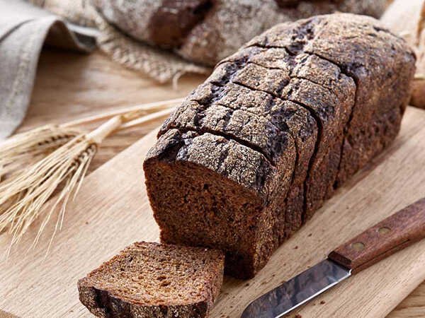 Bánh mì đen được làm từ bột gì? Thành phần của bánh mì đen? | Vinmec