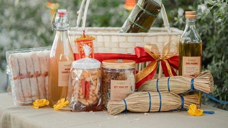 Tặng người thân cha mẹ những đặc sản quê hương để thể hiện sự tinh tế Nên tặng quà Tết nào cho bố mẹ người yêu? Top 16 món quà ghi điểm